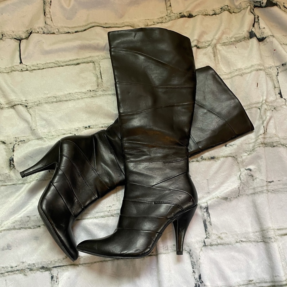 Great condition heeled boots